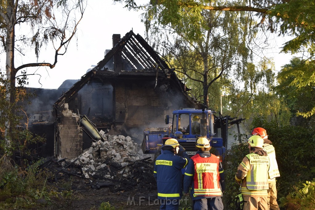 Grossfeuer Einfamilienhaus Siegburg Muehlengrabenstr P0997.JPG - Miklos Laubert